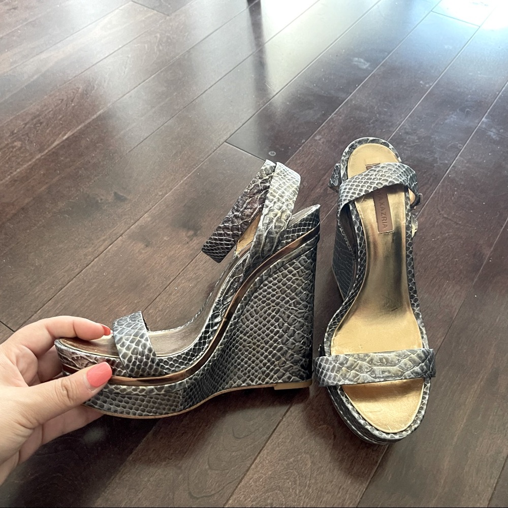 BCBG wedges